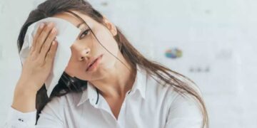 Normalden fazla terleyenler dikkat! Gazeteci Gülay Tunçel, Dr. Ayşegül Navdar Seyedresuli ile konuştu