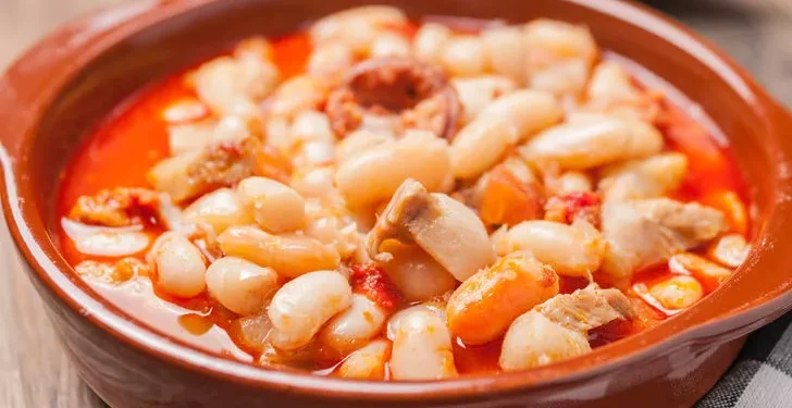 Bekar erkeklere özel menü: Sebzeli omlet, söğüş yeşillik, etli kuru fasulye…